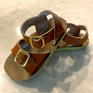 Unisex toddler size 4 sandals